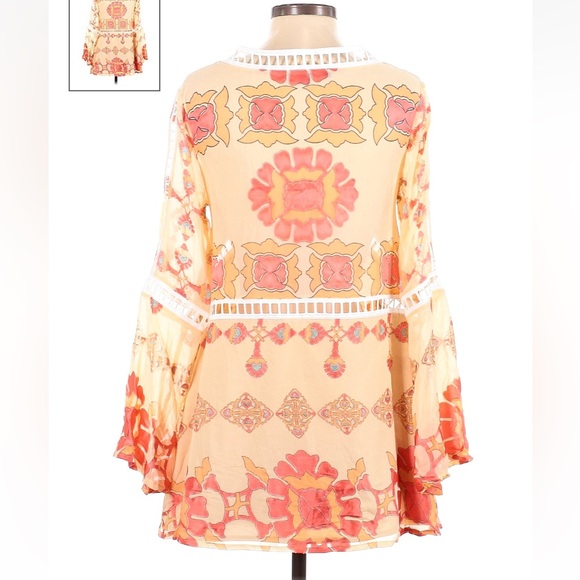 For love and lemons sheer xs bell sleeves floral lace top - Picture 2 of 2